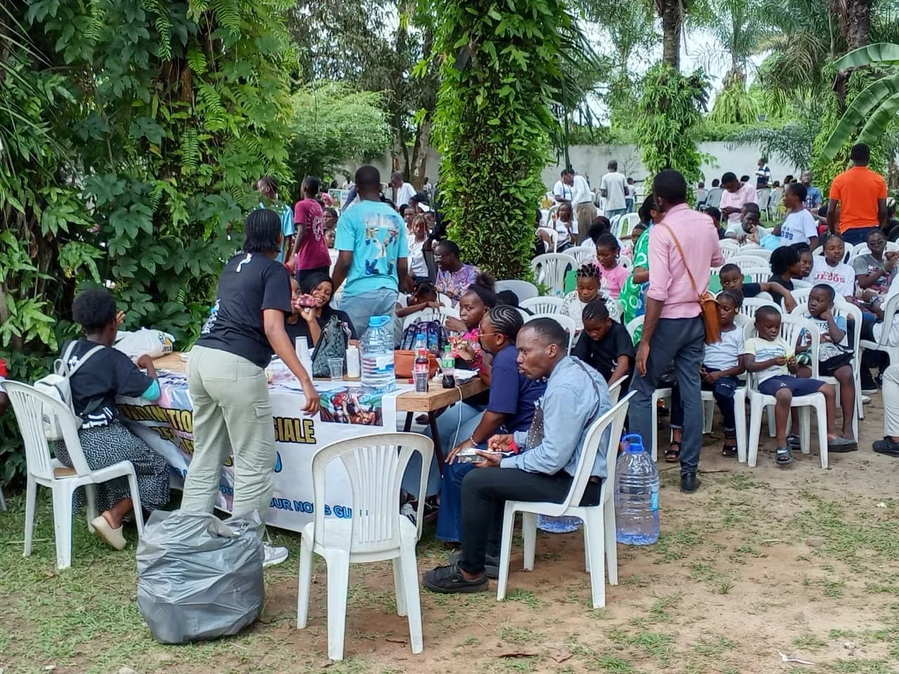 Moment de partage de la communauté paroissiale