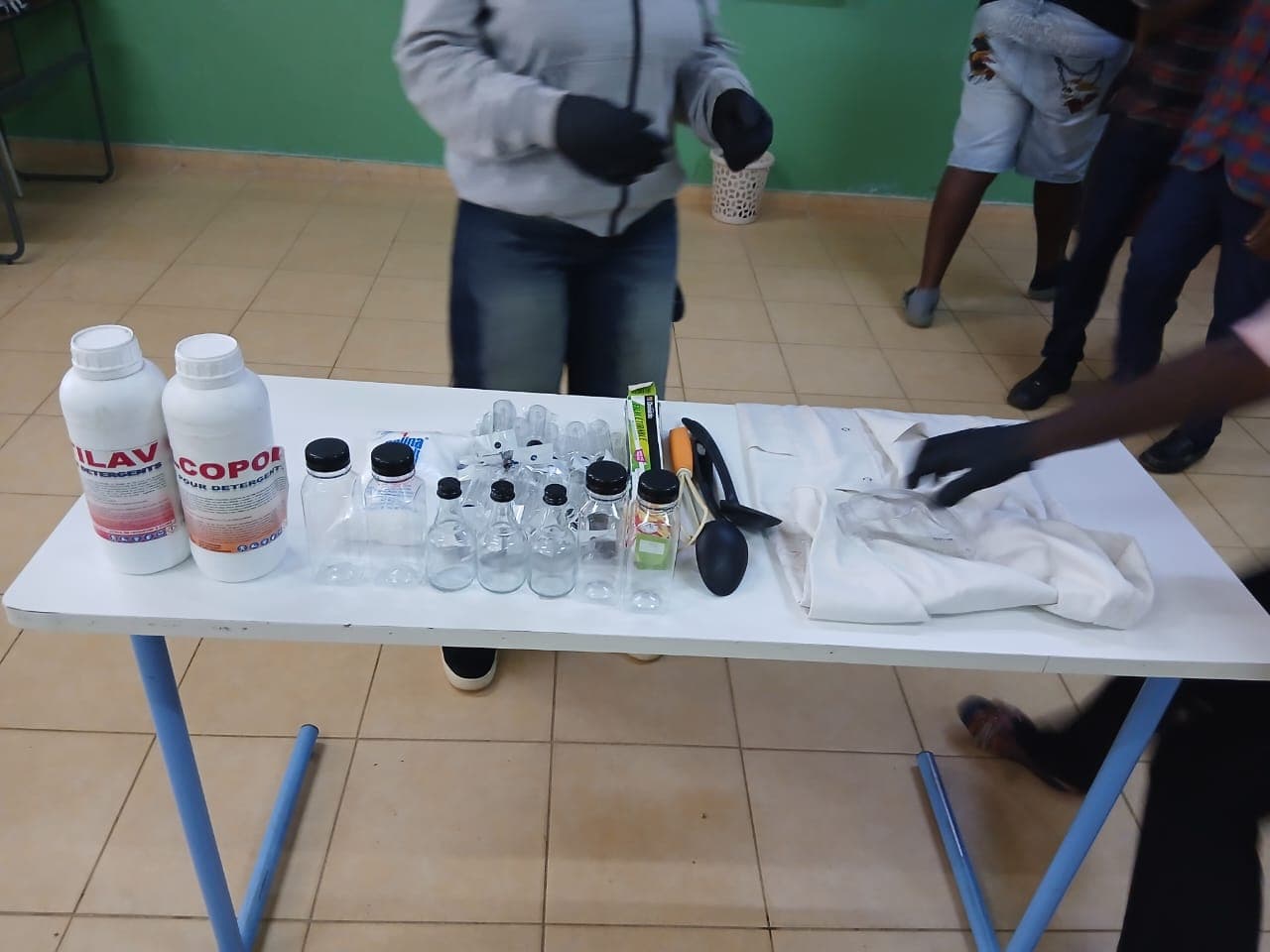 Photo 08 de la séance de saponification des élèves de 2de S