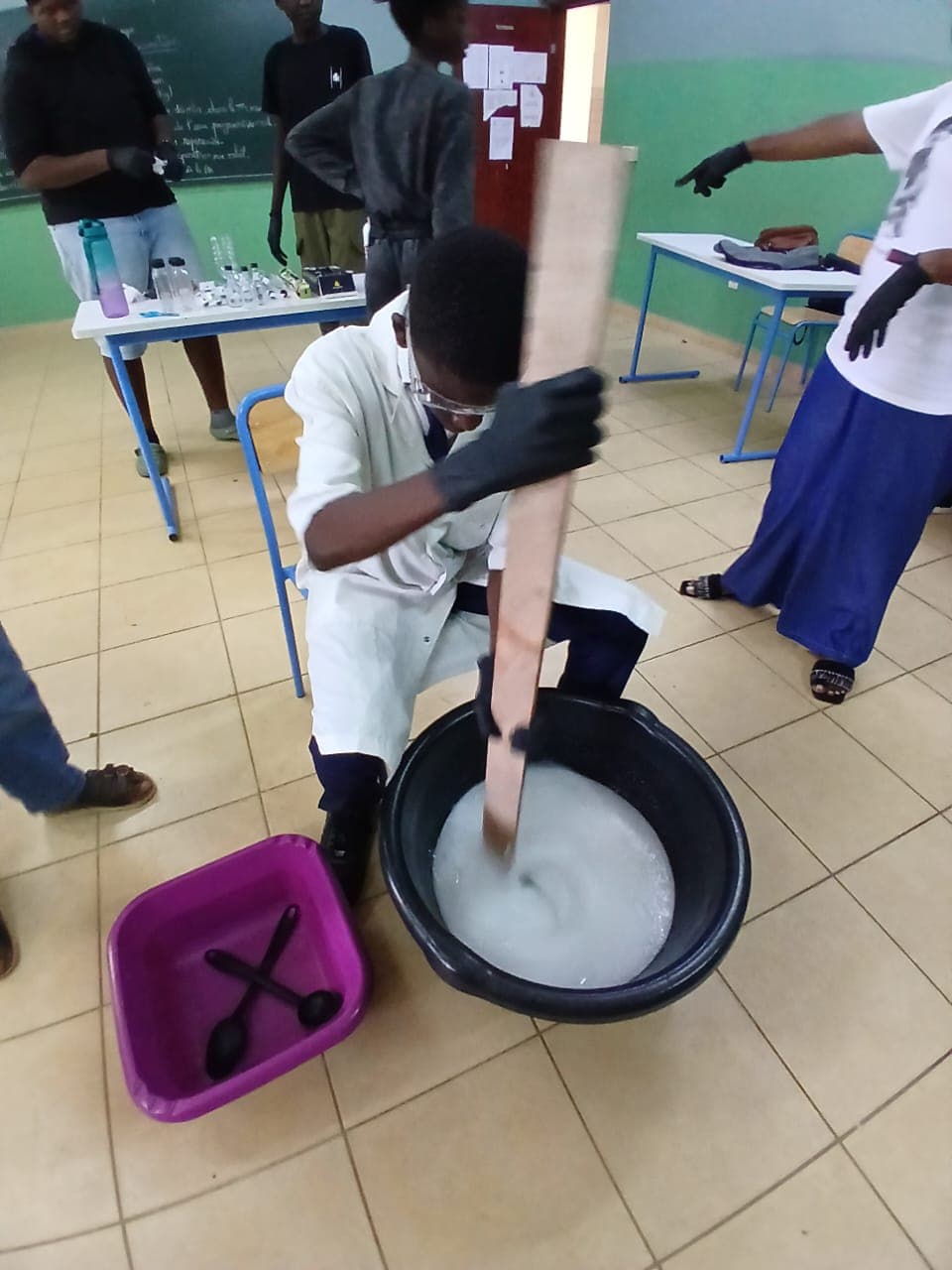 Photo 10 de la séance de saponification des élèves de 2de S
