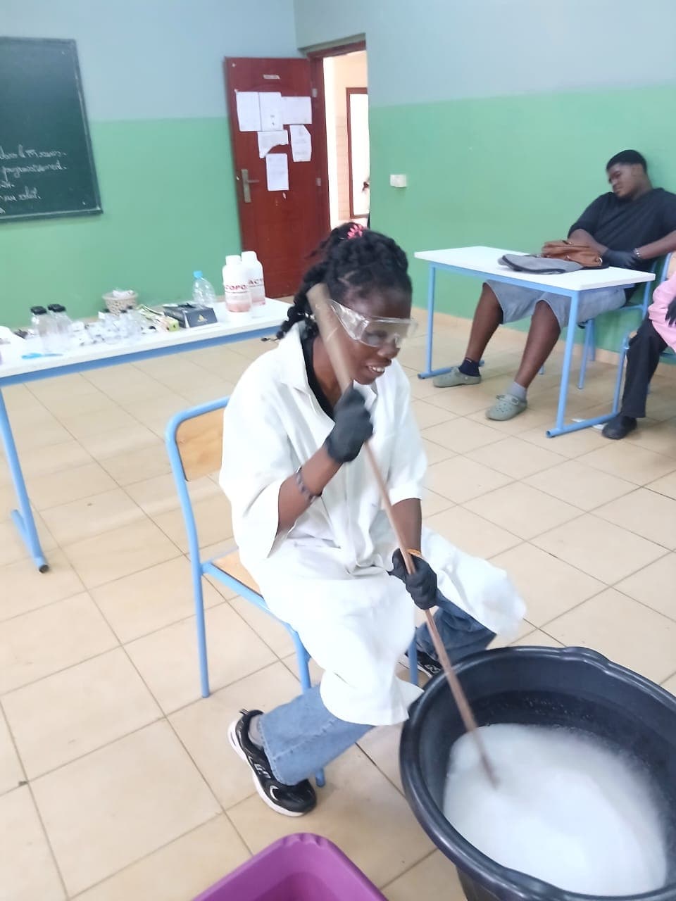 Photo 12 de la séance de saponification des élèves de 2de S