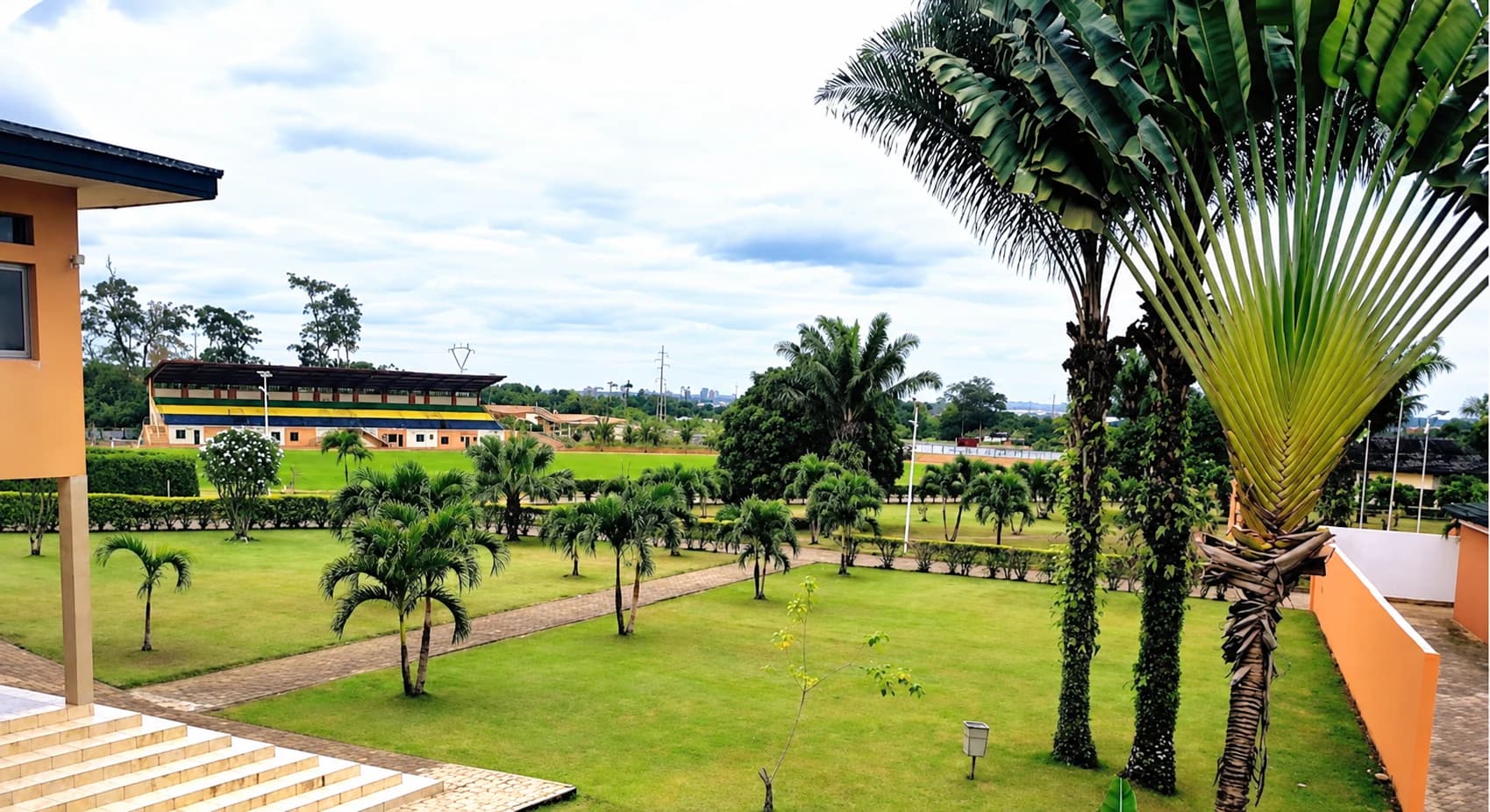 Vue du campus du Lycée Berthe et Jean