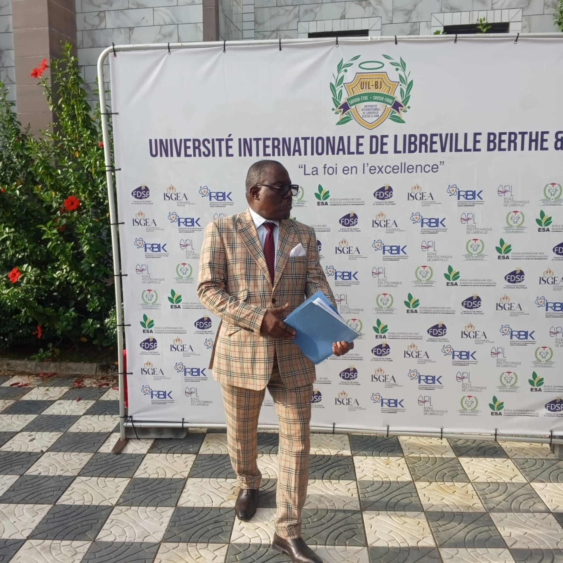 MAVOUNGOU Denis Marin, censeur du Lycée Berthe et Jean
