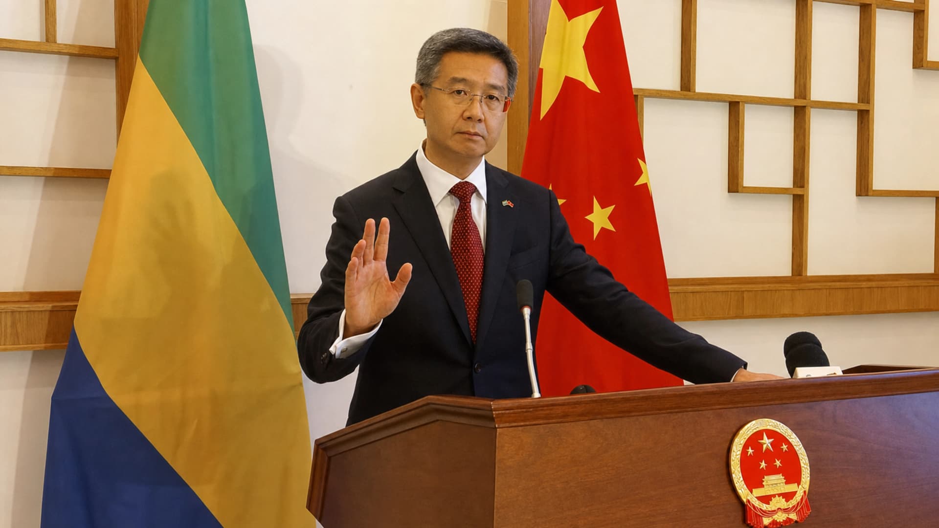 Son Excellence Monsieur l’Ambassadeur de la République Populaire de Chine dans les murs de l’UIL